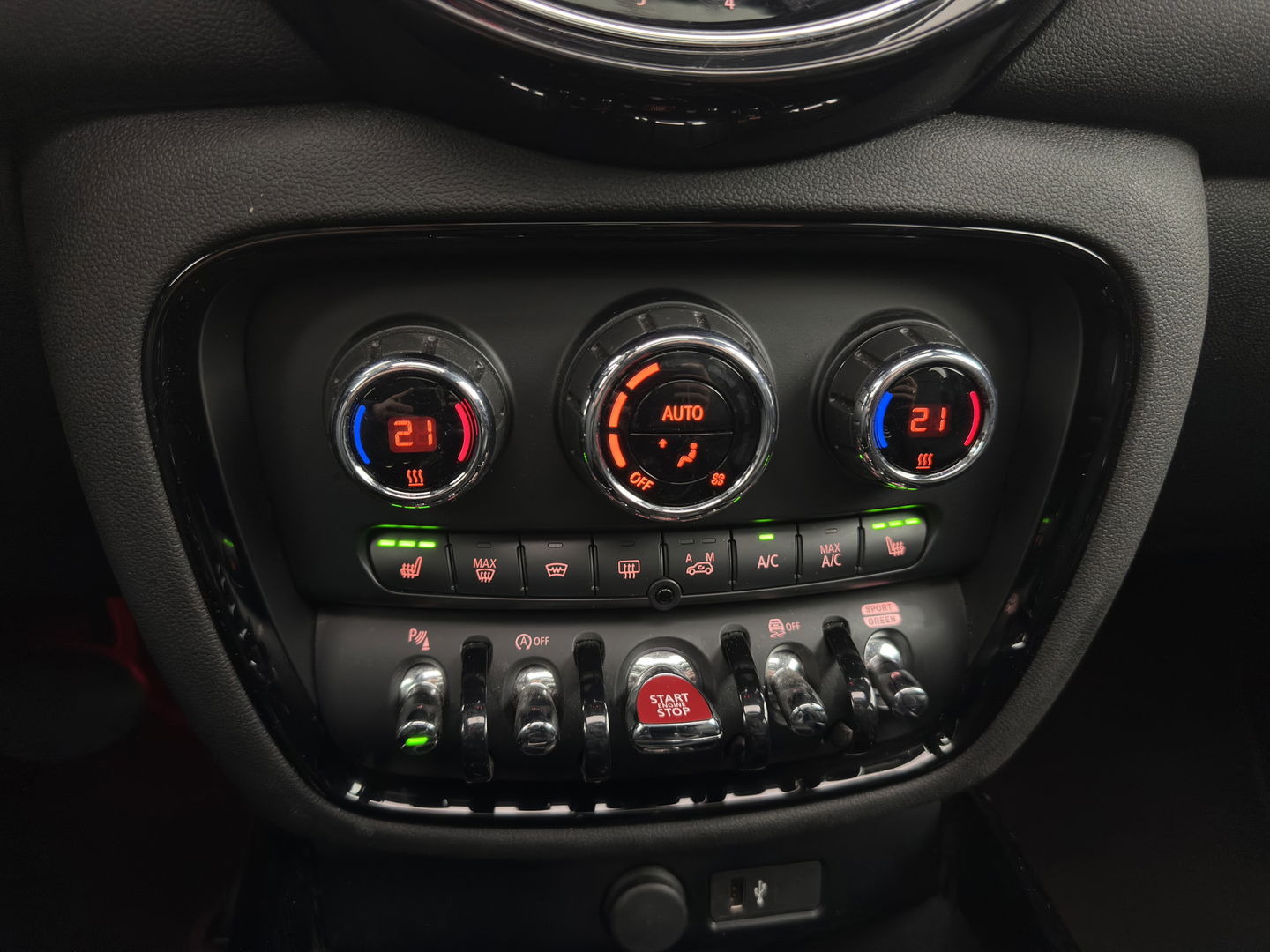 MINI Clubman 2.0 Cooper S ALL4 Premier Plus JCW (INCL-BTW) Aut * PANO | LUXURY-LEATHER | FULL-LED | HEATED-SPORTSEATS | DIGI-COCKPIT | AMBIENT-LIGHT | PRIVACY-GLASS | HEAD-UP | PDC | CAMERA | DAB  | KEYLESS | TOWBAR | 18"ALU*