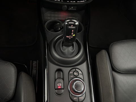 MINI Clubman 2.0 Cooper S ALL4 Premier Plus JCW (INCL-BTW) Aut * PANO | LUXURY-LEATHER | FULL-LED | HEATED-SPORTSEATS | DIGI-COCKPIT | AMBIENT-LIGHT | PRIVACY-GLASS | HEAD-UP | PDC | CAMERA | DAB  | KEYLESS | TOWBAR | 18"ALU*