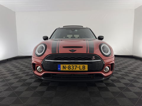 MINI Clubman 2.0 Cooper S ALL4 Premier Plus JCW (INCL-BTW) Aut * PANO | LUXURY-LEATHER | FULL-LED | HEATED-SPORTSEATS | DIGI-COCKPIT | AMBIENT-LIGHT | PRIVACY-GLASS | HEAD-UP | PDC | CAMERA | DAB  | KEYLESS | TOWBAR | 18"ALU*