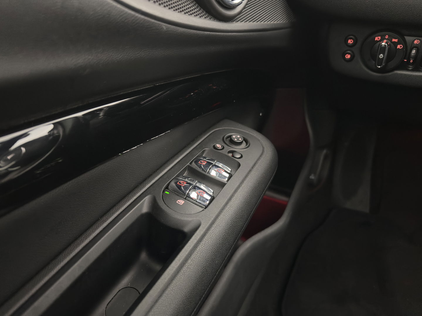 MINI Clubman 2.0 Cooper S ALL4 Premier Plus JCW (INCL-BTW) Aut * PANO | LUXURY-LEATHER | FULL-LED | HEATED-SPORTSEATS | DIGI-COCKPIT | AMBIENT-LIGHT | PRIVACY-GLASS | HEAD-UP | PDC | CAMERA | DAB  | KEYLESS | TOWBAR | 18"ALU*