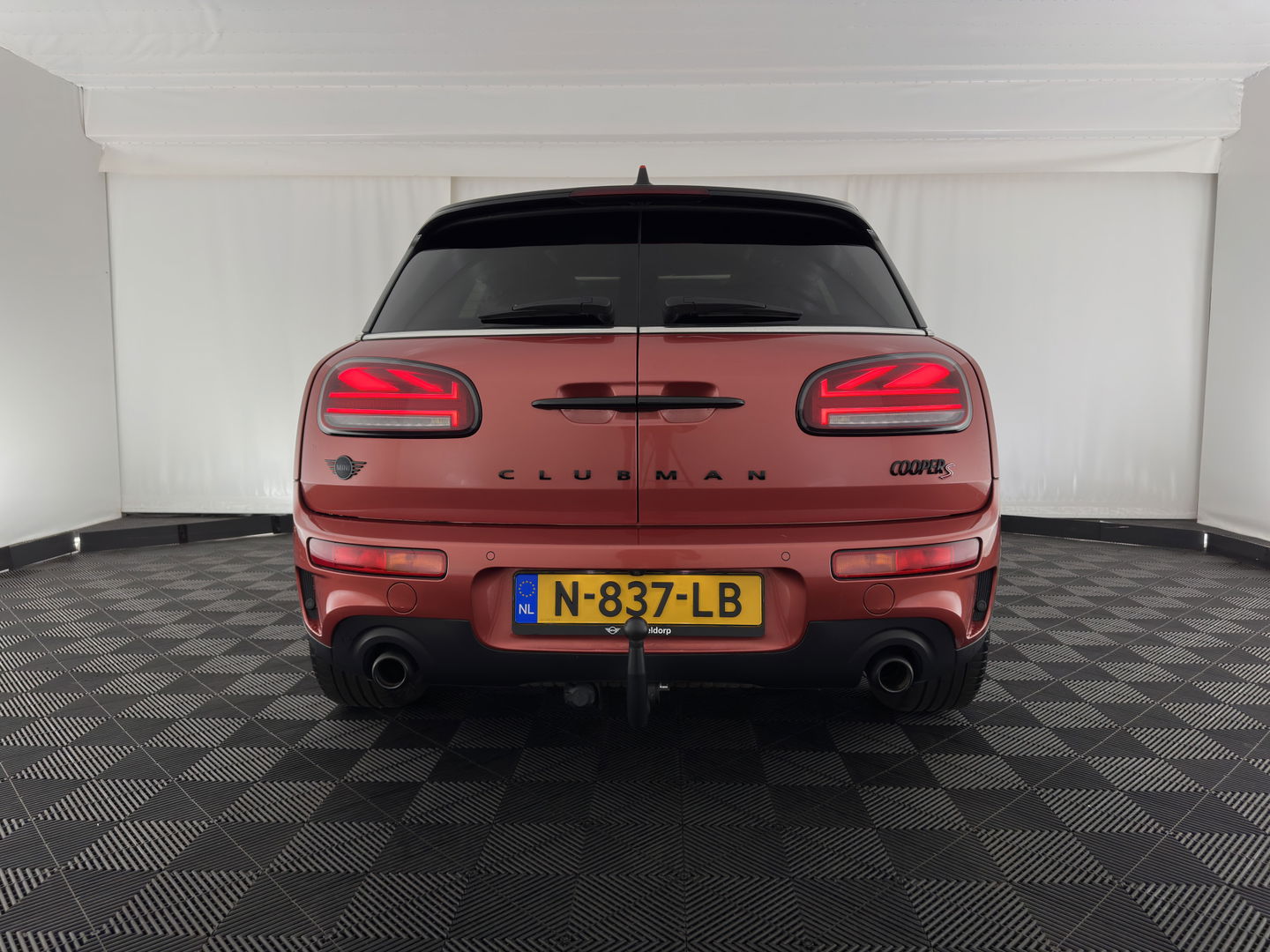 MINI Clubman 2.0 Cooper S ALL4 Premier Plus JCW (INCL-BTW) Aut * PANO | LUXURY-LEATHER | FULL-LED | HEATED-SPORTSEATS | DIGI-COCKPIT | AMBIENT-LIGHT | PRIVACY-GLASS | HEAD-UP | PDC | CAMERA | DAB  | KEYLESS | TOWBAR | 18"ALU*