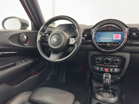 MINI Clubman 2.0 Cooper S ALL4 Premier Plus JCW (INCL-BTW) Aut * PANO | LUXURY-LEATHER | FULL-LED | HEATED-SPORTSEATS | DIGI-COCKPIT | AMBIENT-LIGHT | PRIVACY-GLASS | HEAD-UP | PDC | CAMERA | DAB  | KEYLESS | TOWBAR | 18"ALU*