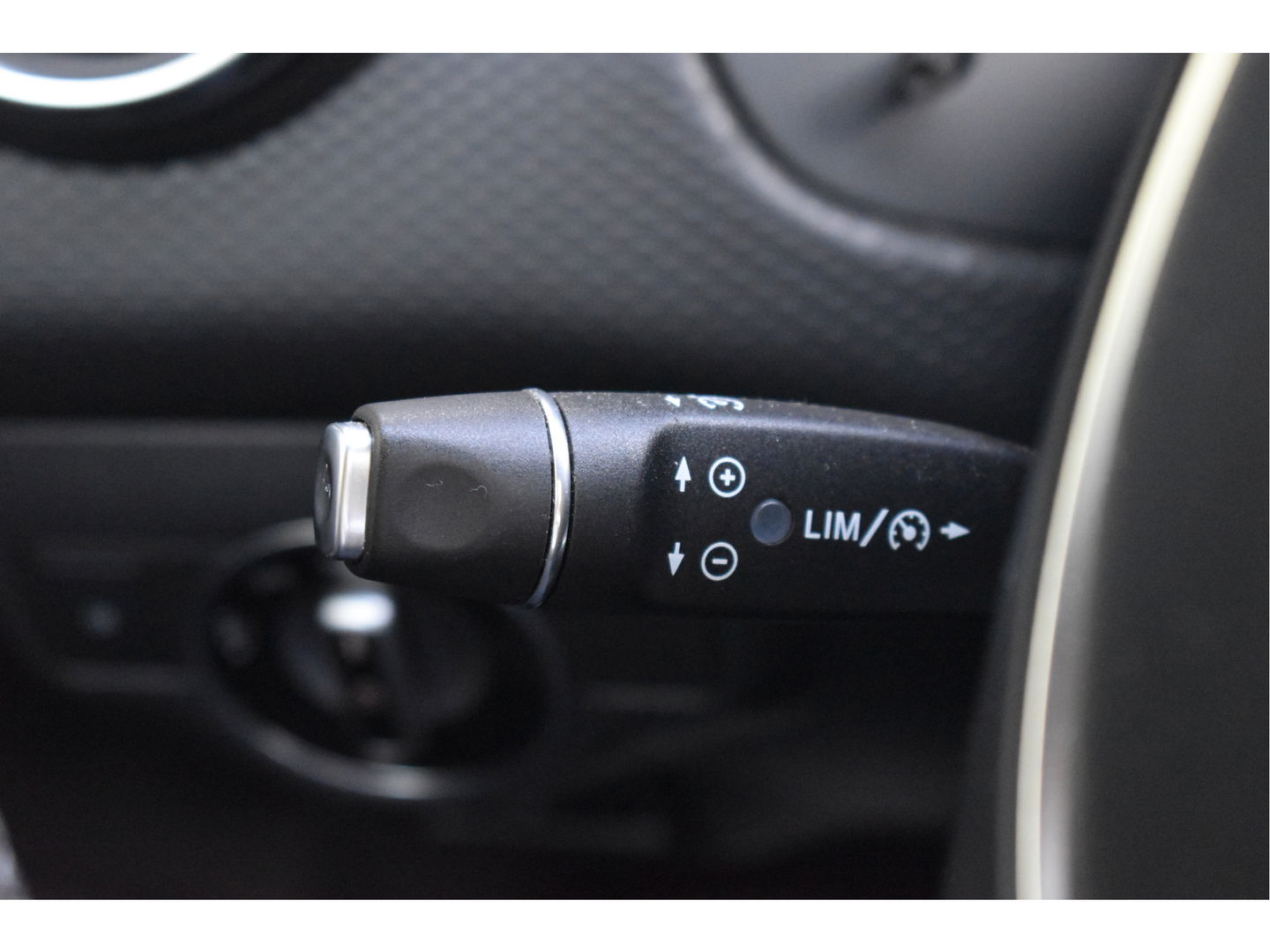 Mercedes-Benz A-Klasse 180 Sport Edition AMG | NL-auto | Pano.dak | Carplay | Camera | Sfeerverl | Navi | Cruise Control | 4Seasons | NAP