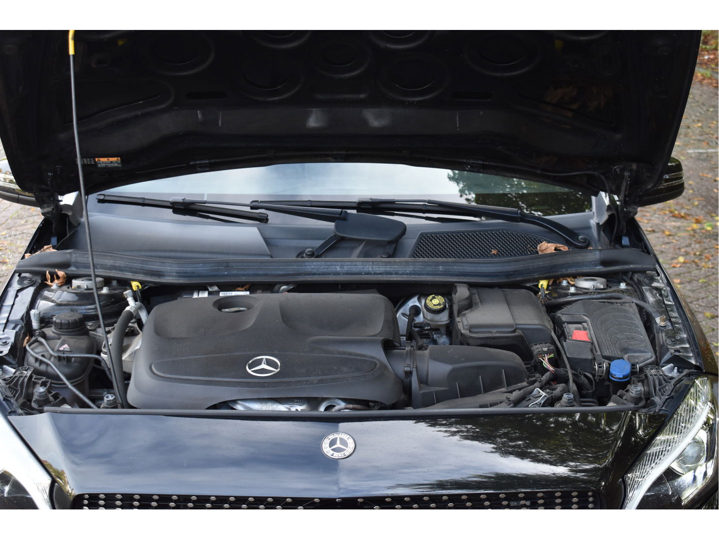 Mercedes-Benz A-Klasse 180 Sport Edition AMG | NL-auto | Pano.dak | Carplay | Camera | Sfeerverl | Navi | Cruise Control | 4Seasons | NAP