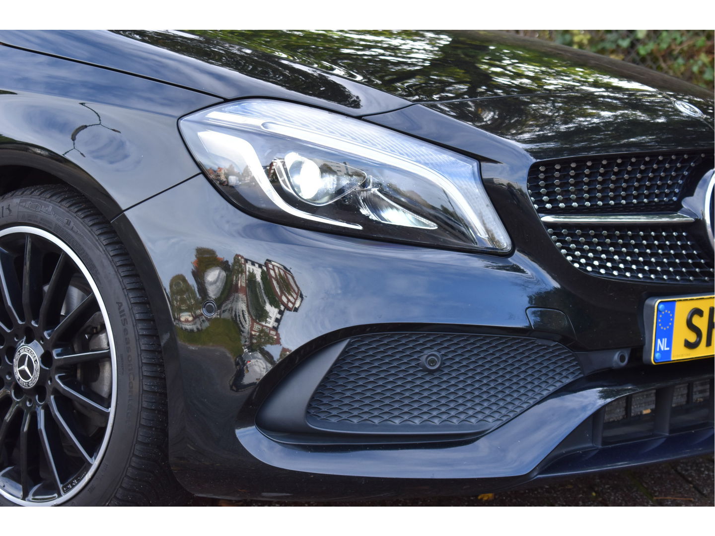 Mercedes-Benz A-Klasse 180 Sport Edition AMG | NL-auto | Pano.dak | Carplay | Camera | Sfeerverl | Navi | Cruise Control | 4Seasons | NAP