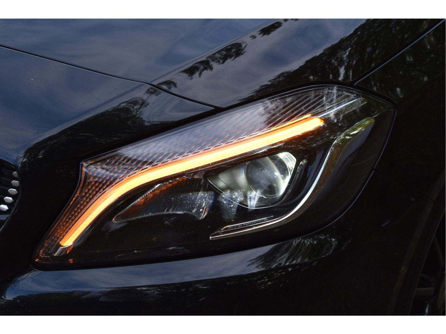 Mercedes-Benz A-Klasse 180 Sport Edition AMG | NL-auto | Pano.dak | Carplay | Camera | Sfeerverl | Navi | Cruise Control | 4Seasons | NAP