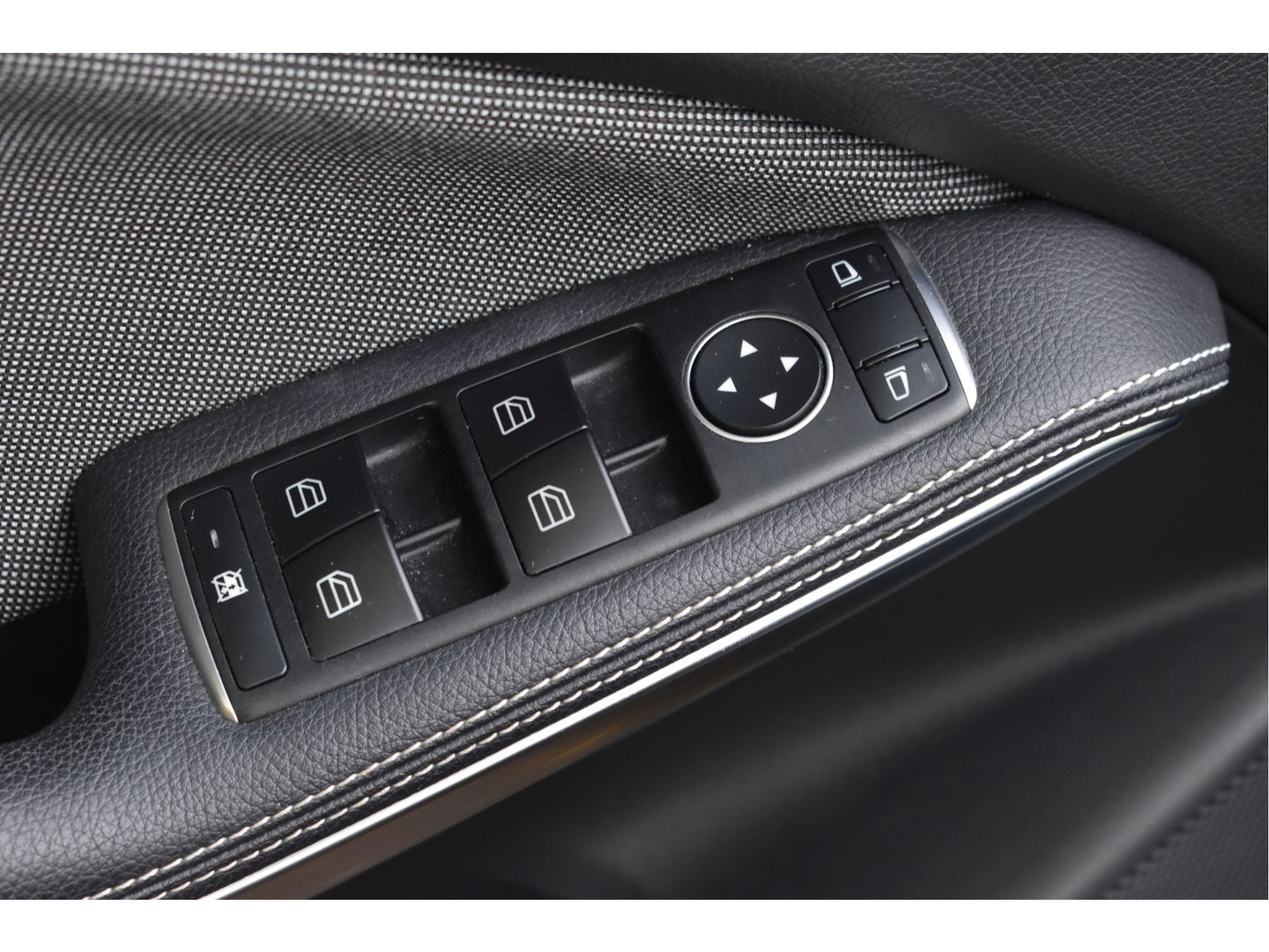 Mercedes-Benz A-Klasse 180 Sport Edition AMG | NL-auto | Pano.dak | Carplay | Camera | Sfeerverl | Navi | Cruise Control | 4Seasons | NAP