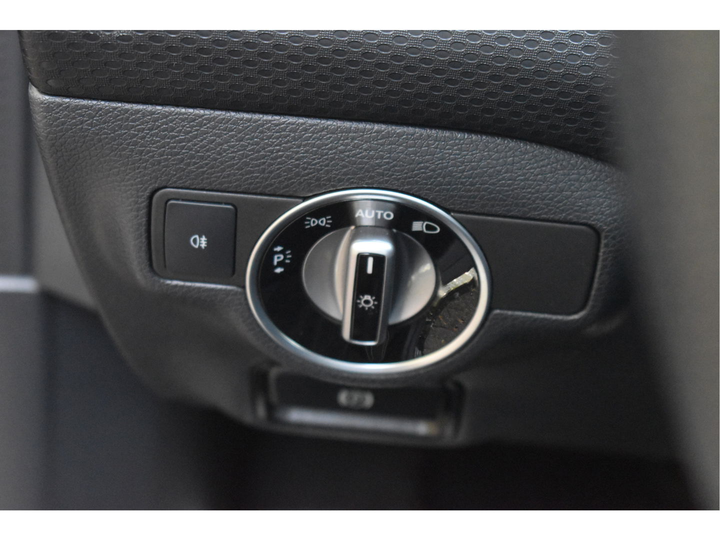 Mercedes-Benz A-Klasse 180 Sport Edition AMG | NL-auto | Pano.dak | Carplay | Camera | Sfeerverl | Navi | Cruise Control | 4Seasons | NAP