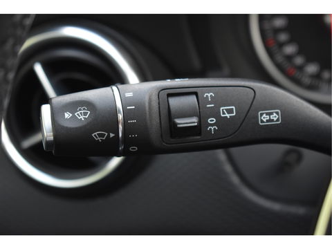 Mercedes-Benz A-Klasse 180 Sport Edition AMG | NL-auto | Pano.dak | Carplay | Camera | Sfeerverl | Navi | Cruise Control | 4Seasons | NAP