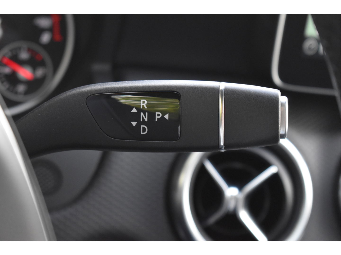 Mercedes-Benz A-Klasse 180 Sport Edition AMG | NL-auto | Pano.dak | Carplay | Camera | Sfeerverl | Navi | Cruise Control | 4Seasons | NAP