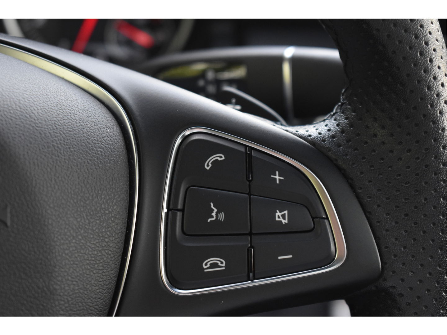 Mercedes-Benz A-Klasse 180 Sport Edition AMG | NL-auto | Pano.dak | Carplay | Camera | Sfeerverl | Navi | Cruise Control | 4Seasons | NAP