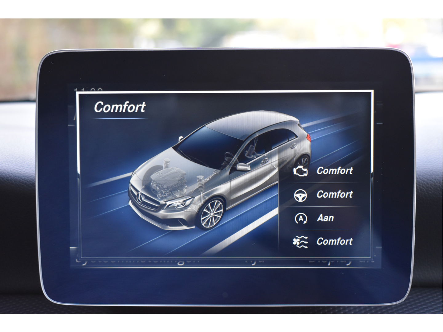 Mercedes-Benz A-Klasse 180 Sport Edition AMG | NL-auto | Pano.dak | Carplay | Camera | Sfeerverl | Navi | Cruise Control | 4Seasons | NAP