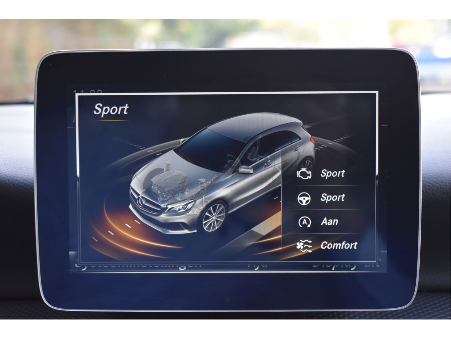 Mercedes-Benz A-Klasse 180 Sport Edition AMG | NL-auto | Pano.dak | Carplay | Camera | Sfeerverl | Navi | Cruise Control | 4Seasons | NAP