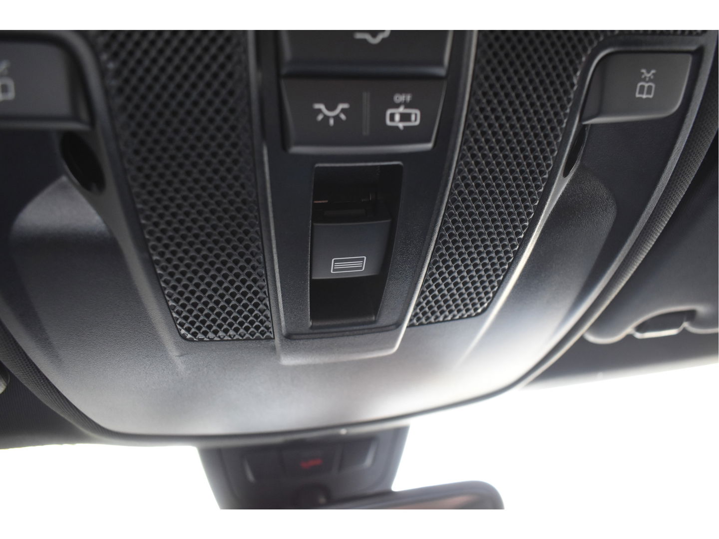 Mercedes-Benz A-Klasse 180 Sport Edition AMG | NL-auto | Pano.dak | Carplay | Camera | Sfeerverl | Navi | Cruise Control | 4Seasons | NAP