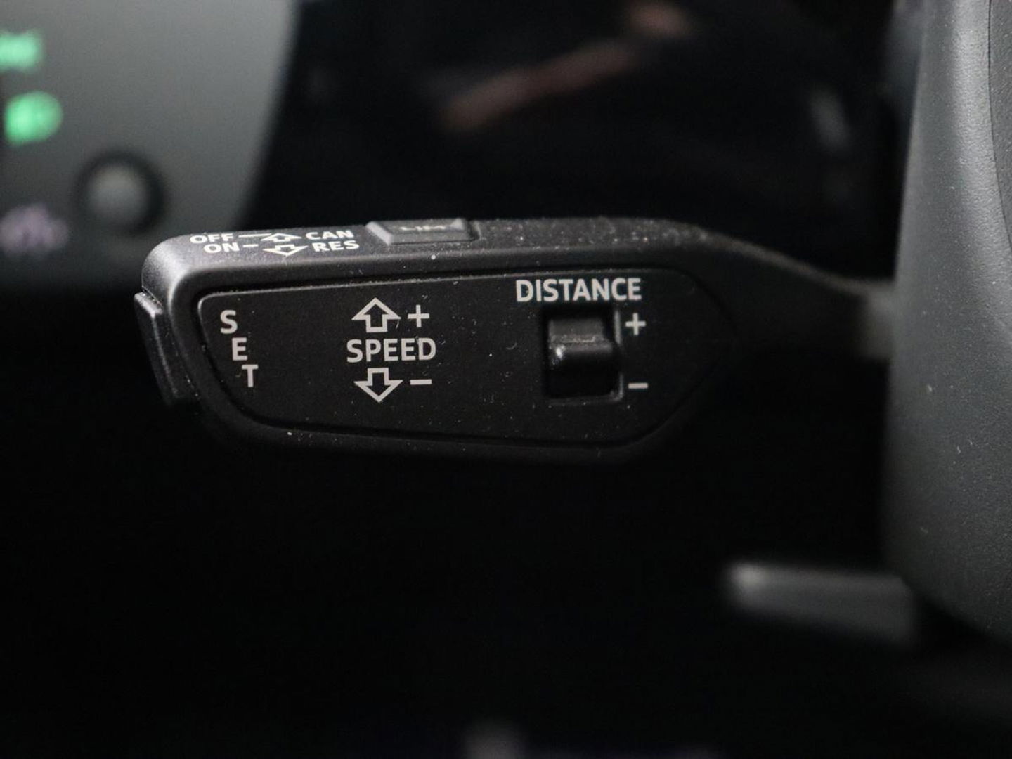 Audi A4 40 TFSI Sport S Line Black Edition | Stoelverwarming | Adaptive cruise | Keyless | Virtual Cockpit | Carplay | Half leder | Navigatie | Full LED | 19'' | Sportstoelen | Sfeerverlichting