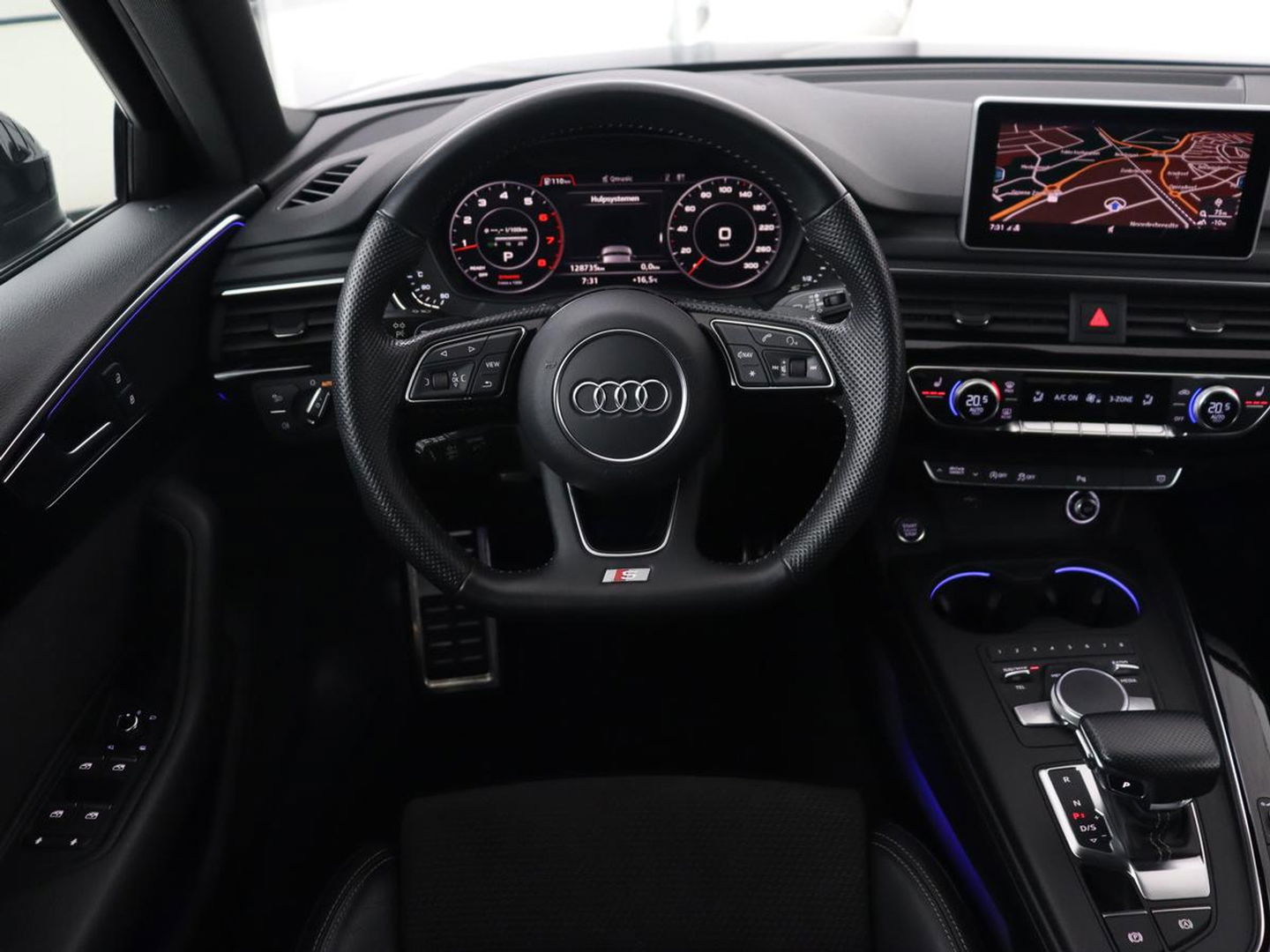 Audi A4 40 TFSI Sport S Line Black Edition | Stoelverwarming | Adaptive cruise | Keyless | Virtual Cockpit | Carplay | Half leder | Navigatie | Full LED | 19'' | Sportstoelen | Sfeerverlichting