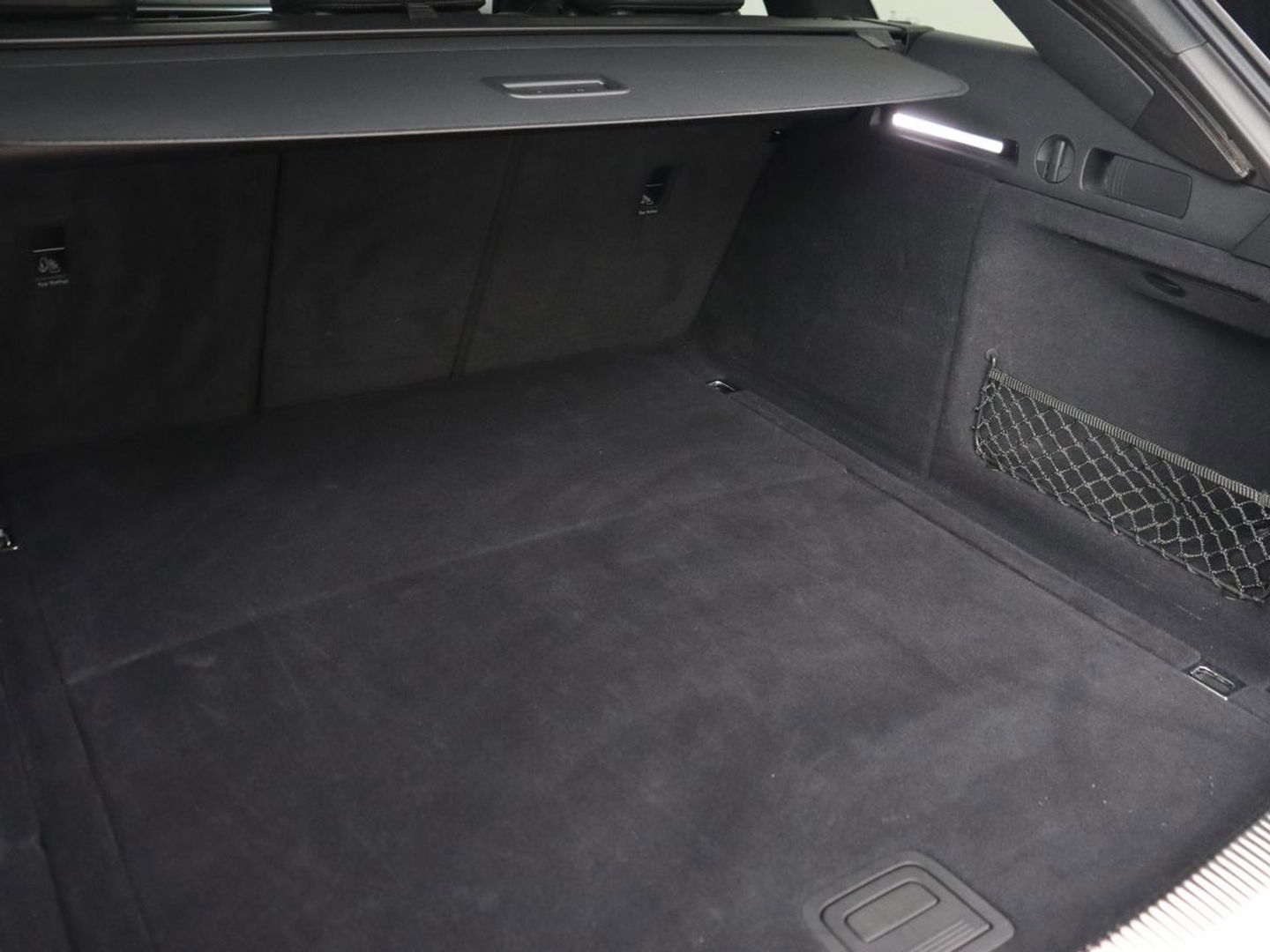 Audi A4 40 TFSI Sport S Line Black Edition | Stoelverwarming | Adaptive cruise | Keyless | Virtual Cockpit | Carplay | Half leder | Navigatie | Full LED | 19'' | Sportstoelen | Sfeerverlichting