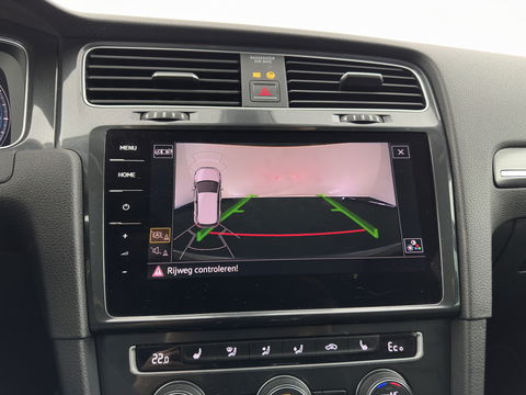 Volkswagen E-Golf {SOH-100%) Aut.* LUXURY-LEATHER | FULL-LED | NAVI-FULLMAP | CAMERA | HEATED-SPORTSEATS | ECC | PDC | CARPLAY | CRUISE | PRIVACY-GLASS | DIGI-COCKPIT | AMBIENT-LIGHT | CCS-FASTLOADER | 19''ALU*