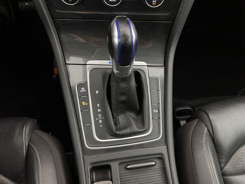 Volkswagen E-Golf {SOH-100%) Aut.* LUXURY-LEATHER | FULL-LED | NAVI-FULLMAP | CAMERA | HEATED-SPORTSEATS | ECC | PDC | CARPLAY | CRUISE | PRIVACY-GLASS | DIGI-COCKPIT | AMBIENT-LIGHT | CCS-FASTLOADER | 19''ALU*