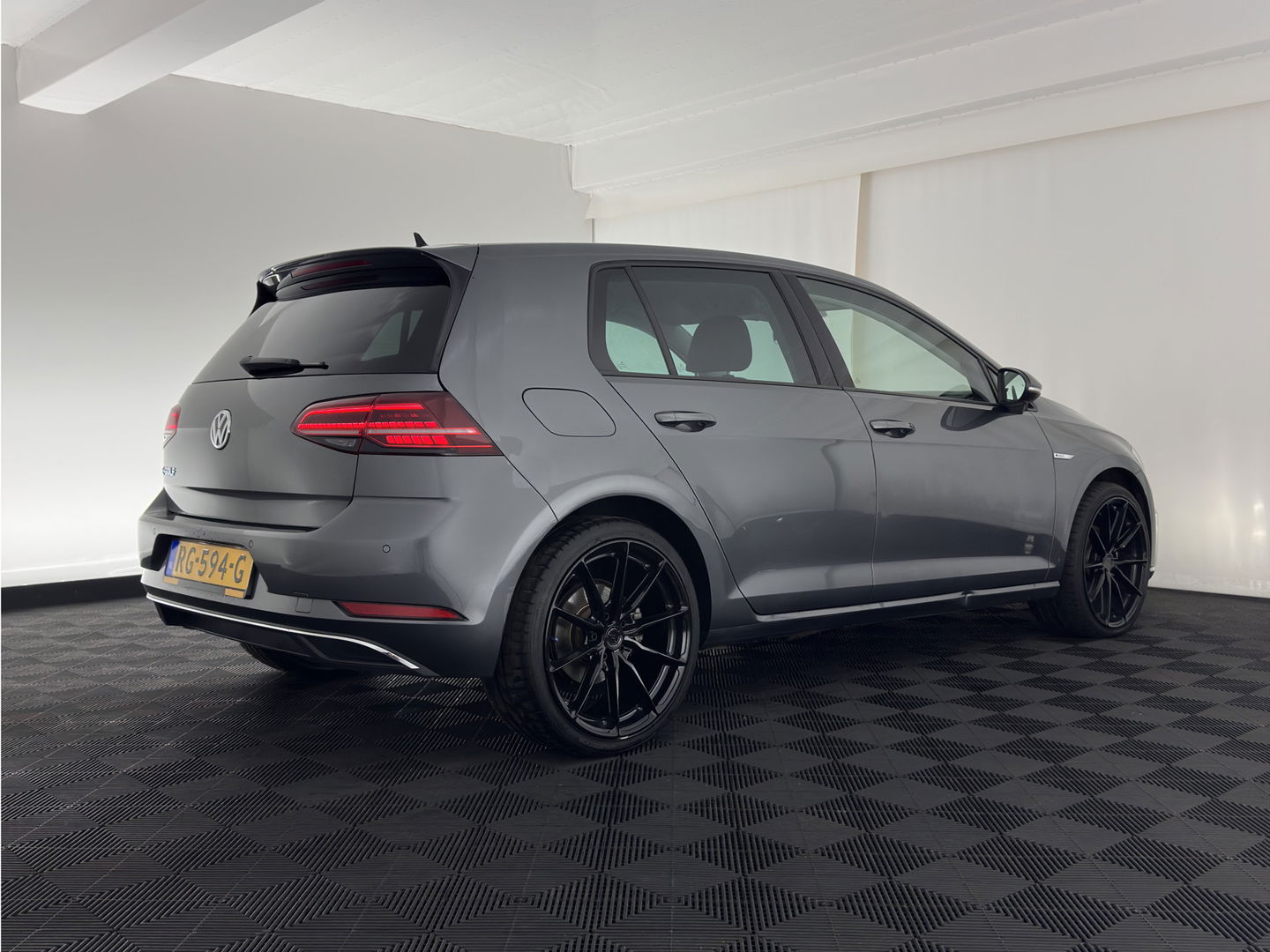 Volkswagen e-Golf (SOH-100%) Aut.* LUXURY-LEATHER | FULL-LED | NAVI-FULLMAP | CAMERA | HEATED-SPORTSEATS | ECC | PDC | CARPLAY | CRUISE | PRIVACY-GLASS | DIGI-COCKPIT | AMBIENT-LIGHT | CCS-FASTLOADER | 19''ALU*