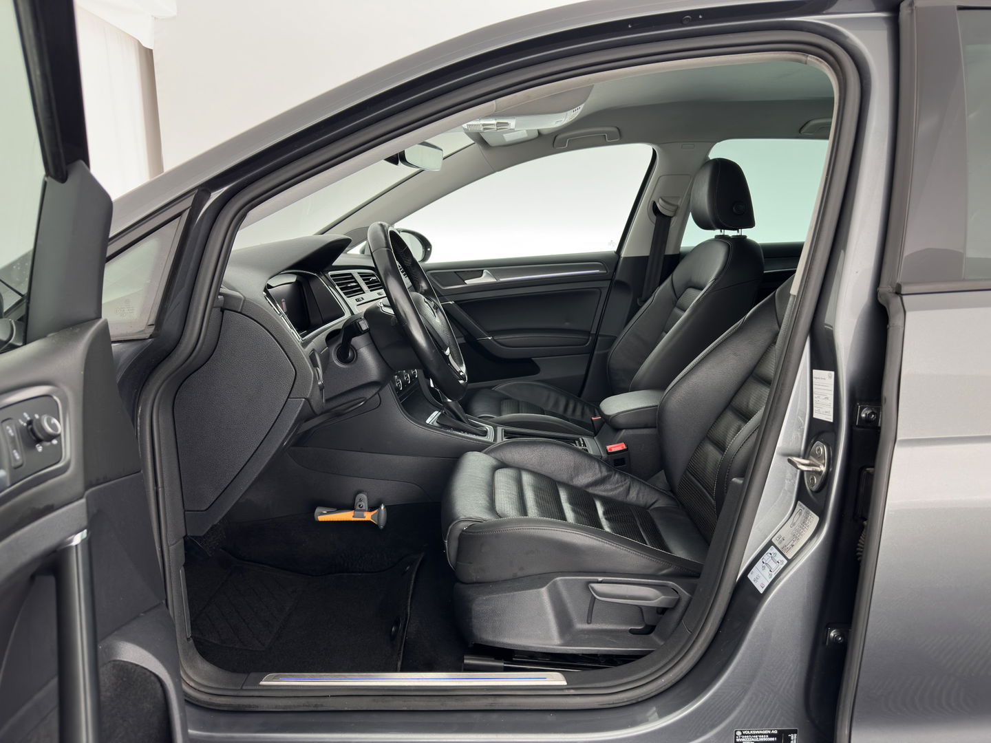 Volkswagen E-Golf {SOH-100%) Aut.* LUXURY-LEATHER | FULL-LED | NAVI-FULLMAP | CAMERA | HEATED-SPORTSEATS | ECC | PDC | CARPLAY | CRUISE | PRIVACY-GLASS | DIGI-COCKPIT | AMBIENT-LIGHT | CCS-FASTLOADER | 19''ALU*