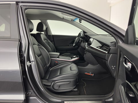 Kia e-Niro ExecutiveLine 64 kWh (3-Fase) {SOH-100%) (INCL-BTW)  Aut *HEATPUMP | LUXURY-LEATHER | FULL-LED | NAVI-FULLMAP | ADAPTIVE-CRUISE | CAMERA | MEMORY-PACK | LANE-ASSIST | KEYLESS | DIGI-COCKPIT | PRIVACY-GLASS | AMBIENT-LIGHT | 17"ALU*