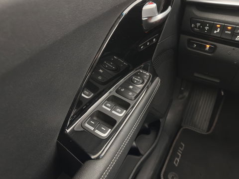 Kia e-Niro ExecutiveLine 64 kWh (3-Fase) {SOH-100%) (INCL-BTW)  Aut *HEATPUMP | LUXURY-LEATHER | FULL-LED | NAVI-FULLMAP | ADAPTIVE-CRUISE | CAMERA | MEMORY-PACK | LANE-ASSIST | KEYLESS | DIGI-COCKPIT | PRIVACY-GLASS | AMBIENT-LIGHT | 17"ALU*