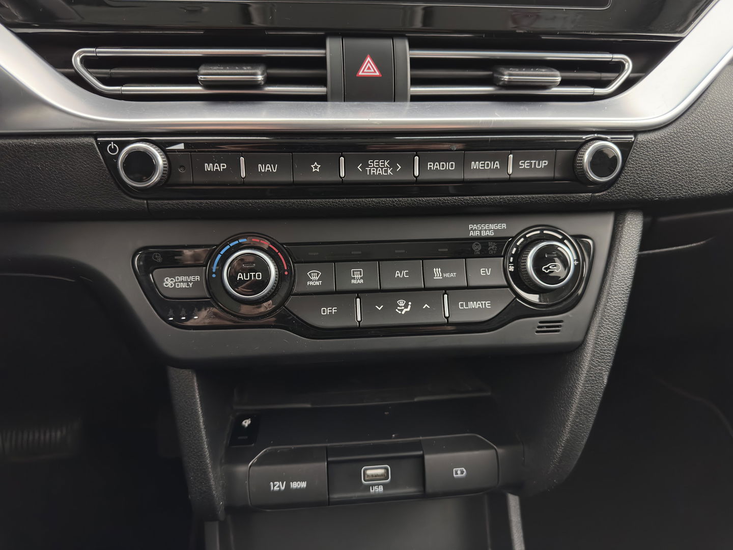 Kia e-Niro ExecutiveLine 64 kWh (3-Fase) {SOH-100%) (INCL-BTW)  Aut *HEATPUMP | LUXURY-LEATHER | FULL-LED | NAVI-FULLMAP | ADAPTIVE-CRUISE | CAMERA | MEMORY-PACK | LANE-ASSIST | KEYLESS | DIGI-COCKPIT | PRIVACY-GLASS | AMBIENT-LIGHT | 17"ALU*