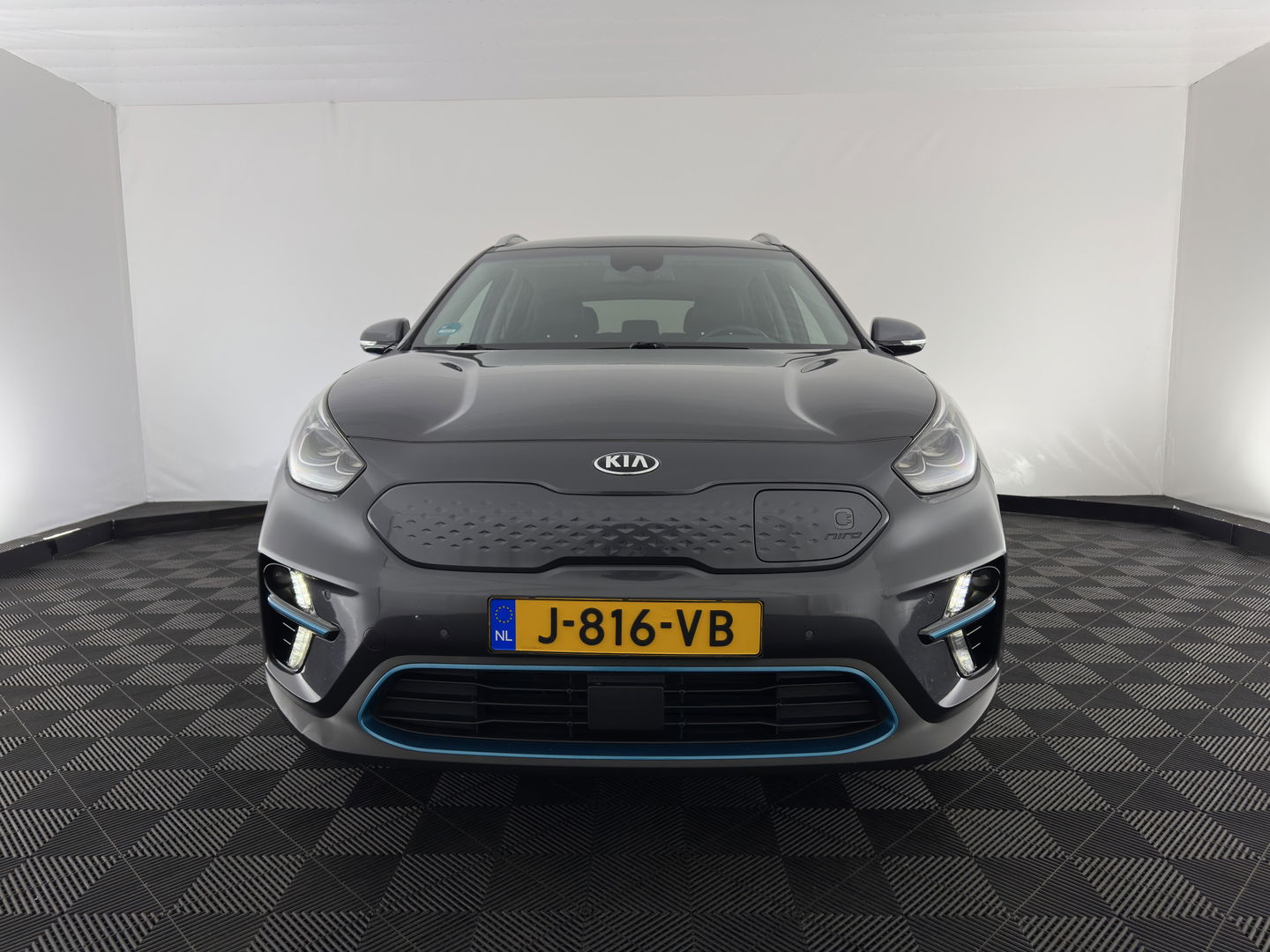 Kia e-Niro ExecutiveLine 64 kWh (3-Fase) {SOH-100%) (INCL-BTW)  Aut *HEATPUMP | LUXURY-LEATHER | FULL-LED | NAVI-FULLMAP | ADAPTIVE-CRUISE | CAMERA | MEMORY-PACK | LANE-ASSIST | KEYLESS | DIGI-COCKPIT | PRIVACY-GLASS | AMBIENT-LIGHT | 17"ALU*