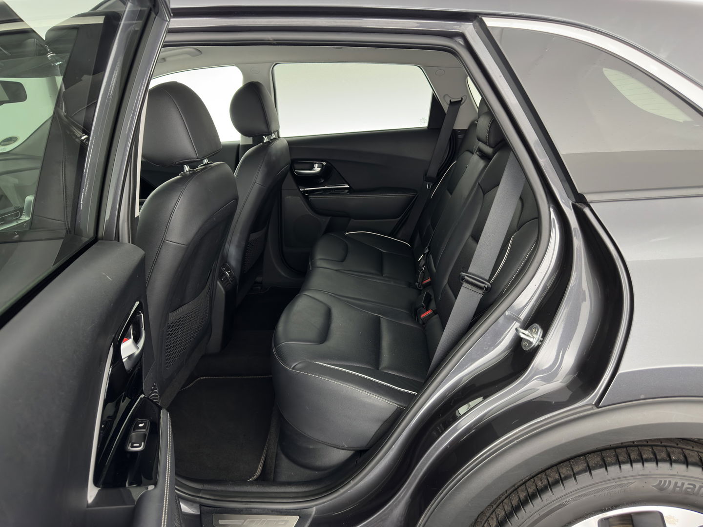 Kia e-Niro ExecutiveLine 64 kWh (3-Fase) {SOH-100%) (INCL-BTW)  Aut *HEATPUMP | LUXURY-LEATHER | FULL-LED | NAVI-FULLMAP | ADAPTIVE-CRUISE | CAMERA | MEMORY-PACK | LANE-ASSIST | KEYLESS | DIGI-COCKPIT | PRIVACY-GLASS | AMBIENT-LIGHT | 17"ALU*