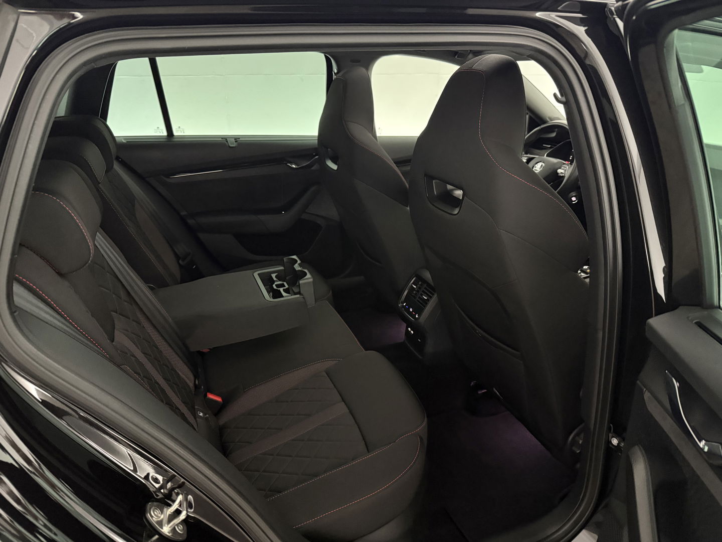 Škoda Octavia Combi VRS iV 1.4 eTsi 245PK | SOH 93% | Pano | HuD | Sfeer | Stoel/Stuur verw. | Virtual | Adap. Cruise | Carplay | Camera | Canton Audio