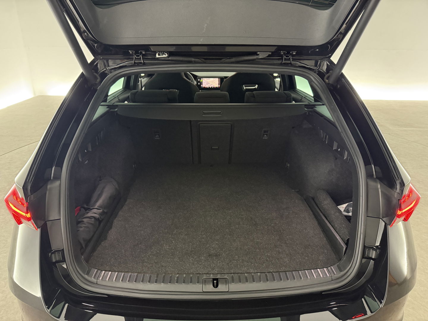 Škoda Octavia Combi VRS iV 1.4 eTsi 245PK | SOH 93% | Pano | HuD | Sfeer | Stoel/Stuur verw. | Virtual | Adap. Cruise | Carplay | Camera | Canton Audio