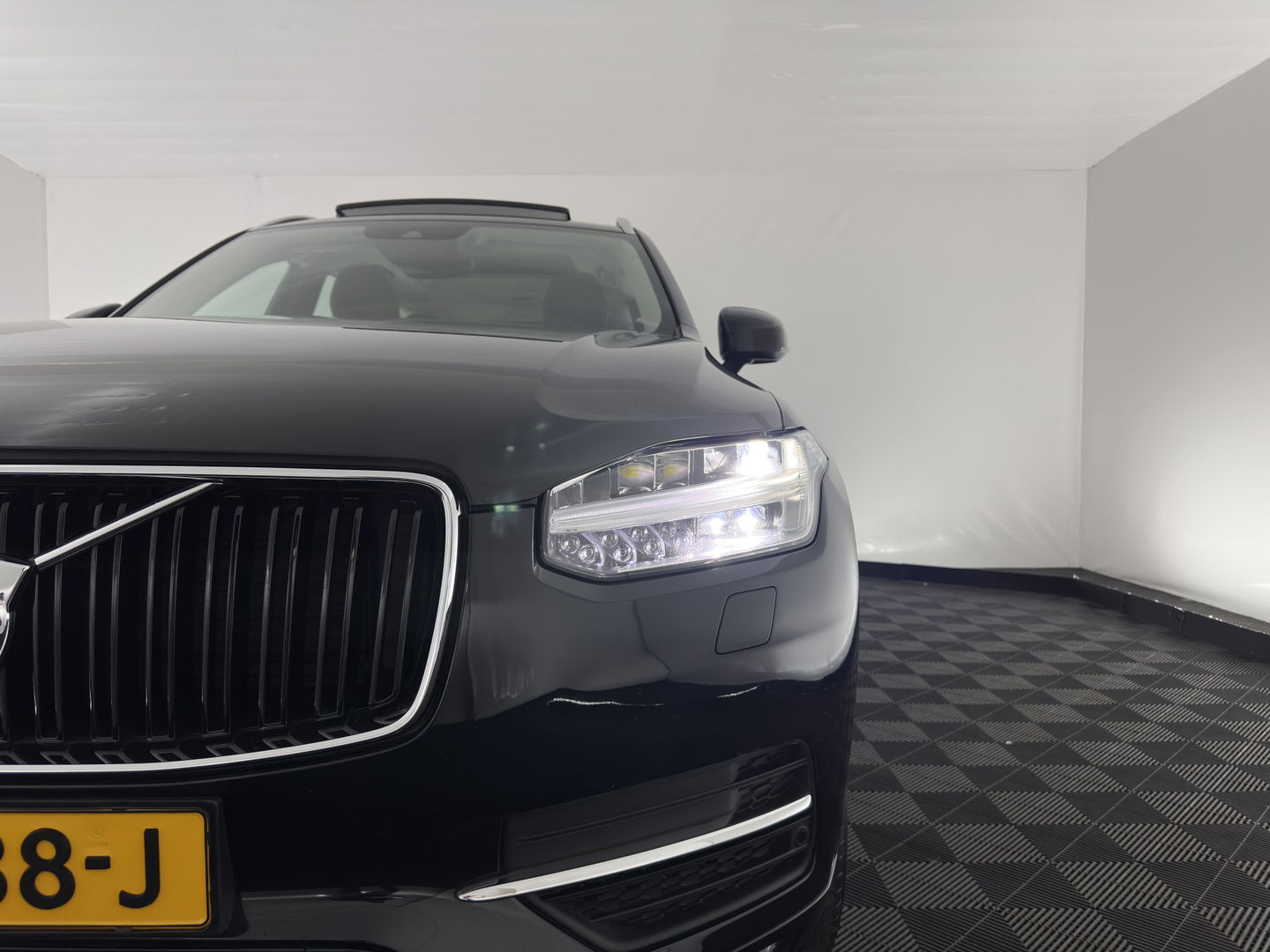 Volvo XC90 2.0 D5 AWD Inscription ( 7-Pers ) Aut. *PANO | LUXURY-LEATHER | FULL-LED | MEMORY-PACK | LANE-ASSIST | PDC | ECC | KEYLESS | DAB | NAVI-FULLMAP | ADAPTIVE-CRUISE | HEATED-SPORTSEATS | DIGI-COCKPIT | 19''ALU*