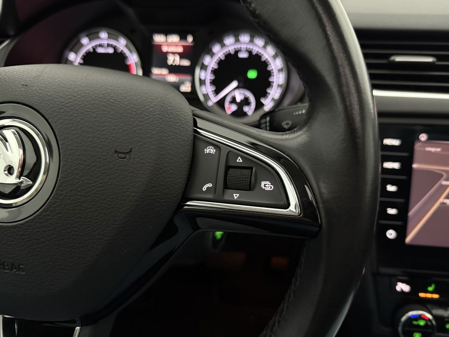 Škoda Octavia 1.0 TSI | Pano | Sfeer | Carplay | Camera | Clima | Canton | Cruise | Keyless | Trekh. | Stoelverw. | Parkeersens.