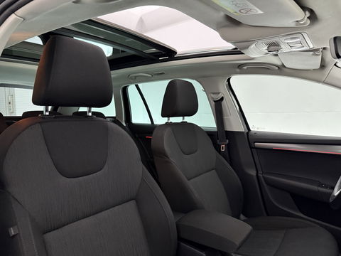 Škoda Octavia 1.0 TSI | Pano | Sfeer | Carplay | Camera | Clima | Canton | Cruise | Keyless | Trekh. | Stoelverw. | Parkeersens.