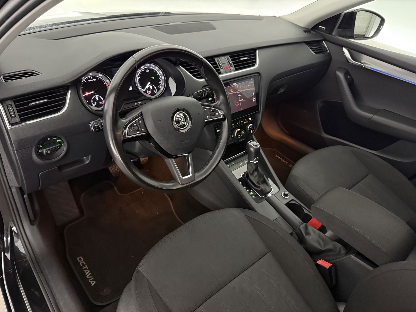 Škoda Octavia 1.0 TSI | Pano | Sfeer | Carplay | Camera | Clima | Canton | Cruise | Keyless | Trekh. | Stoelverw. | Parkeersens.