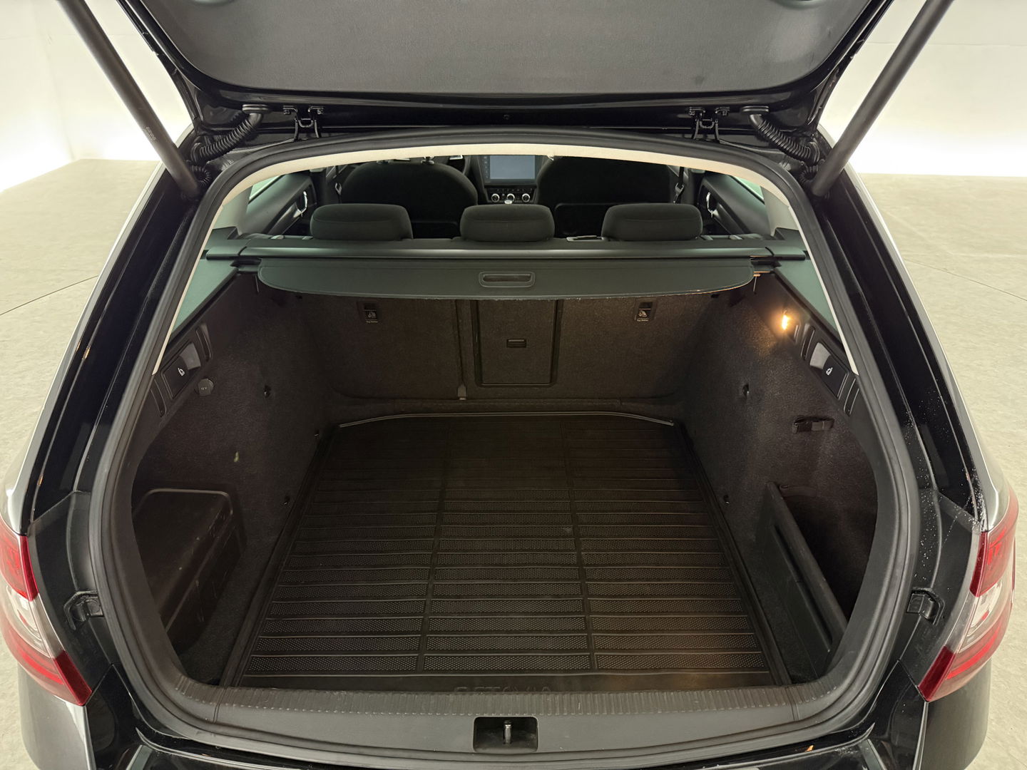 Škoda Octavia 1.0 TSI | Pano | Sfeer | Carplay | Camera | Clima | Canton | Cruise | Keyless | Trekh. | Stoelverw. | Parkeersens.