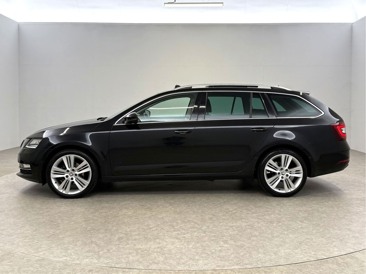 Škoda Octavia 1.0 TSI | Pano | Sfeer | Carplay | Camera | Clima | Canton | Cruise | Keyless | Trekh. | Stoelverw. | Parkeersens.