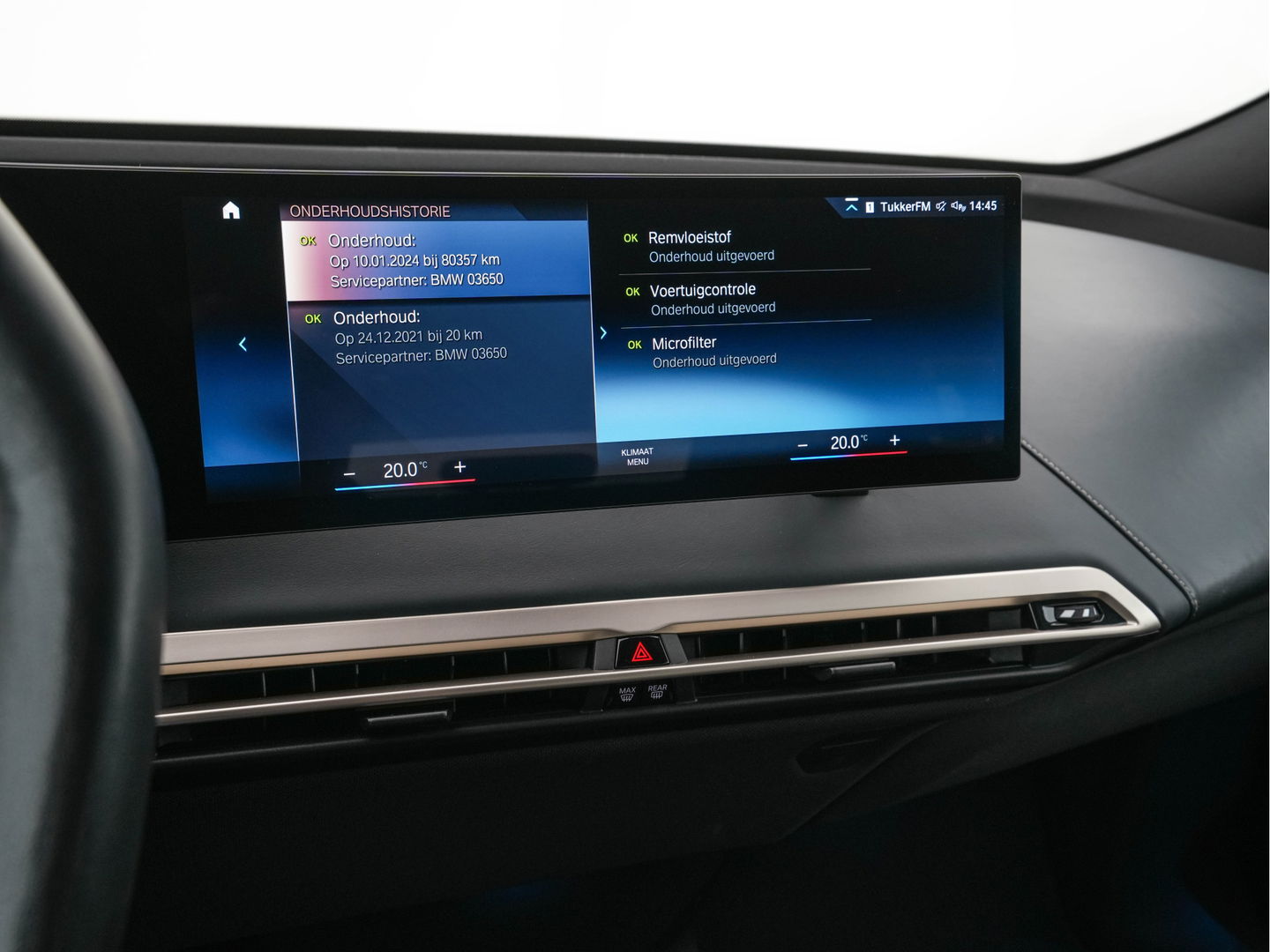 BMW iX xDrive40 High Executive 77 kWh ( 3-Fase ) {SOH-100%} (INCL-BTW) Aut. *PANO | HEAD-UP | HARMAN/KARDON-SURROUND | SOFT-CLOSE | DAB+ | DIGI-COCKPIT | HEATED-COMFORTSEATS | FULL-LED | CARPLAY | TOWBAR | AMBIENT-LIGHT | TOPVIEW | MEMORY-PACK |