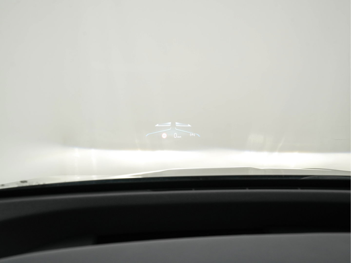 BMW iX xDrive40 High Executive 77 kWh ( 3-Fase ) {SOH-100%} (INCL-BTW) Aut. *PANO | HEAD-UP | HARMAN/KARDON-SURROUND | SOFT-CLOSE | DAB+ | DIGI-COCKPIT | HEATED-COMFORTSEATS | FULL-LED | CARPLAY | TOWBAR | AMBIENT-LIGHT | TOPVIEW | MEMORY-PACK |