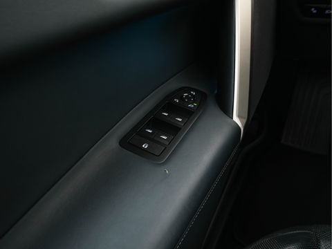 BMW iX xDrive40 High Executive 77 kWh ( 3-Fase ) {SOH-100%} (INCL-BTW) Aut. *PANO | HEAD-UP | HARMAN/KARDON-SURROUND | SOFT-CLOSE | DAB+ | DIGI-COCKPIT | HEATED-COMFORTSEATS | FULL-LED | CARPLAY | TOWBAR | AMBIENT-LIGHT | TOPVIEW | MEMORY-PACK |