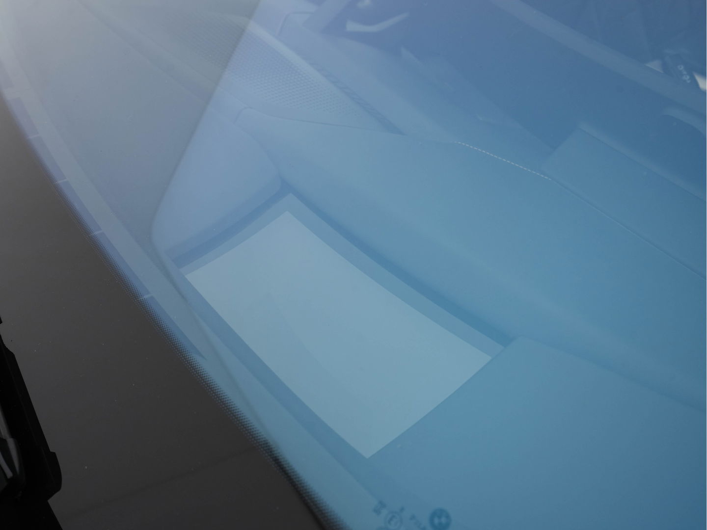 BMW iX xDrive40 High Executive 77 kWh ( 3-Fase ) {SOH-100%} (INCL-BTW) Aut. *PANO | HEAD-UP | HARMAN/KARDON-SURROUND | SOFT-CLOSE | DAB+ | DIGI-COCKPIT | HEATED-COMFORTSEATS | FULL-LED | CARPLAY | TOWBAR | AMBIENT-LIGHT | TOPVIEW | MEMORY-PACK |