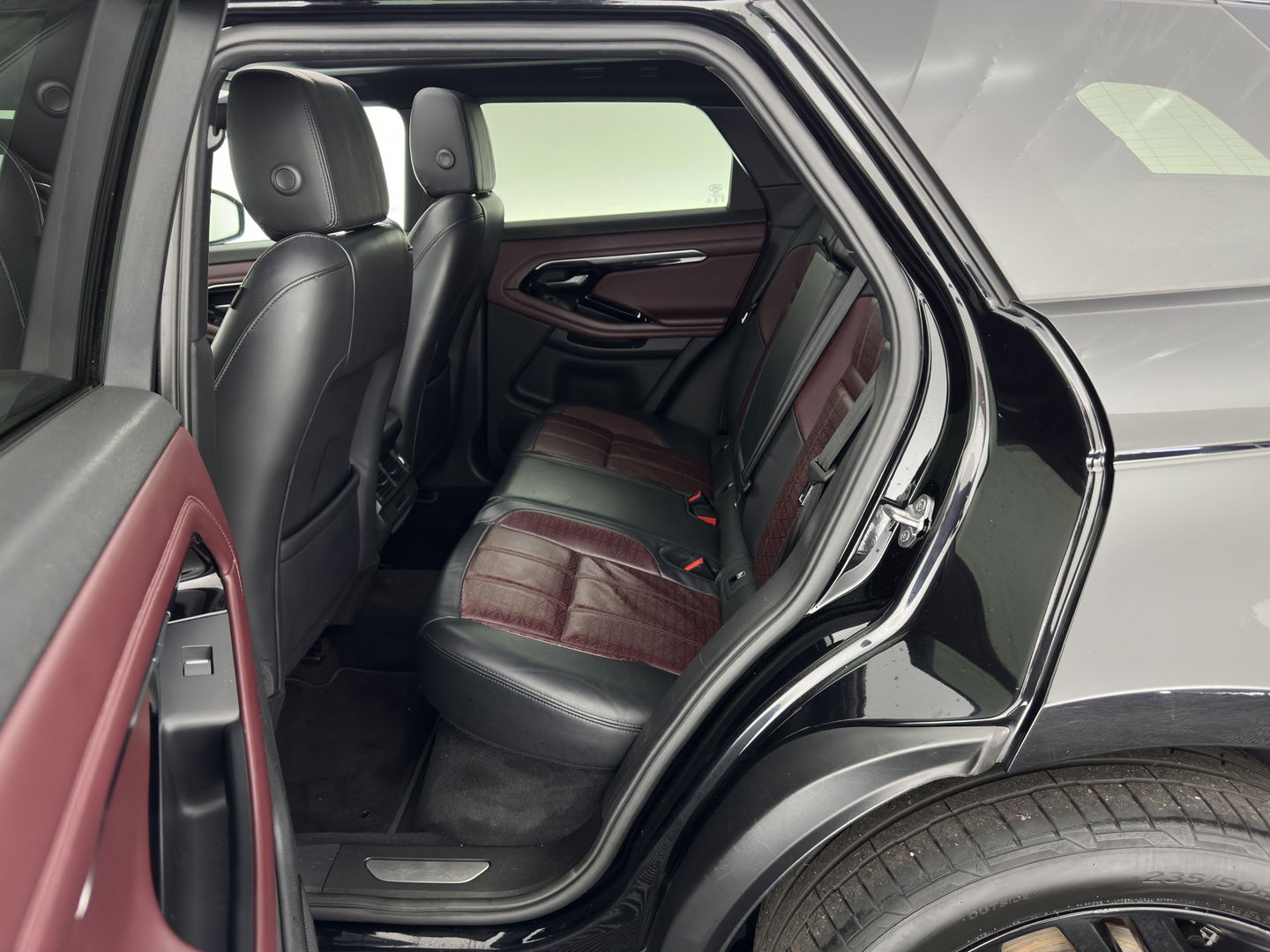 Land Rover Range Rover Evoque 2.0 D150 R-Dynamic *PANO | LUXURY-LEATHER | FULL-LED | NAVI-FULLMAP | CAMERA | KEYLESS | ECC | TOPVIEW | CARPLAY | HEATED-COMFORTSEATS | PDC | CRUISE | PRIVACY-GLASS | 20''ALU*