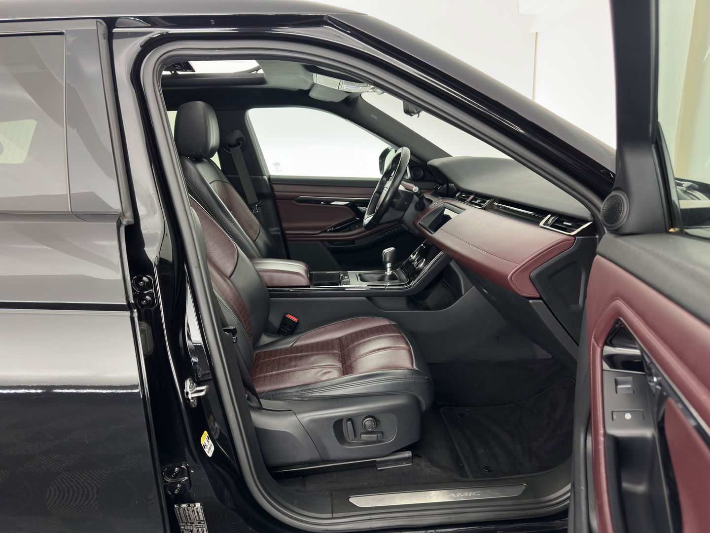 Land Rover Range Rover Evoque 2.0 D150 R-Dynamic *PANO | LUXURY-LEATHER | FULL-LED | NAVI-FULLMAP | CAMERA | KEYLESS | ECC | TOPVIEW | CARPLAY | HEATED-COMFORTSEATS | PDC | CRUISE | PRIVACY-GLASS | 20''ALU*