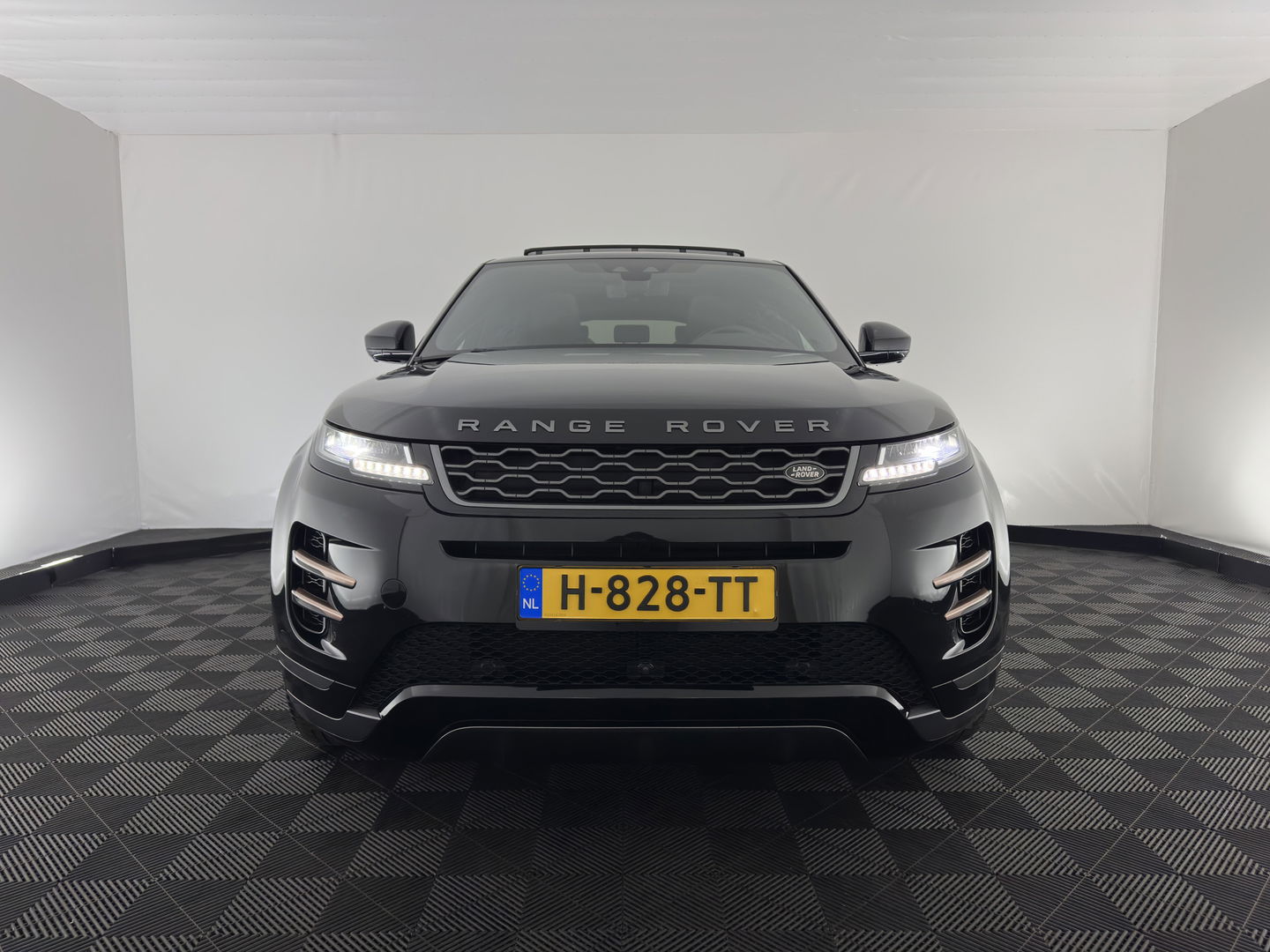 Land Rover Range Rover Evoque 2.0 D150 R-Dynamic *PANO | LUXURY-LEATHER | FULL-LED | NAVI-FULLMAP | CAMERA | KEYLESS | ECC | TOPVIEW | CARPLAY | HEATED-COMFORTSEATS | PDC | CRUISE | PRIVACY-GLASS | 20''ALU*