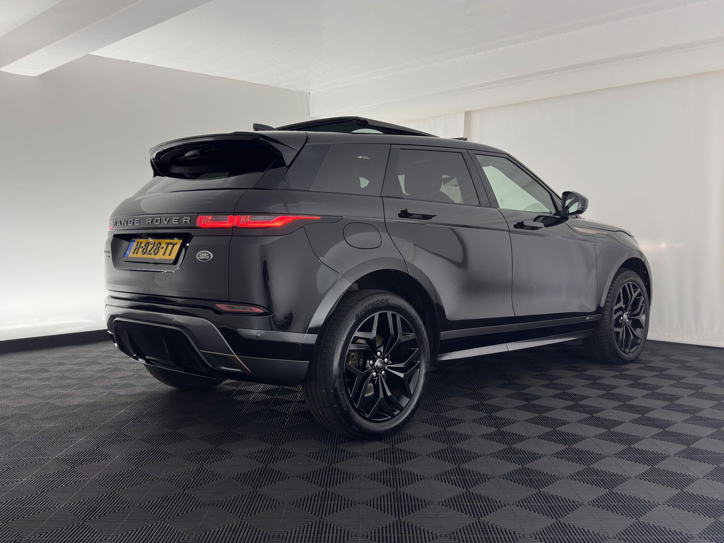 Land Rover Range Rover Evoque 2.0 D150 R-Dynamic *PANO | LUXURY-LEATHER | FULL-LED | NAVI-FULLMAP | CAMERA | KEYLESS | ECC | TOPVIEW | CARPLAY | HEATED-COMFORTSEATS | PDC | CRUISE | PRIVACY-GLASS | 20''ALU*