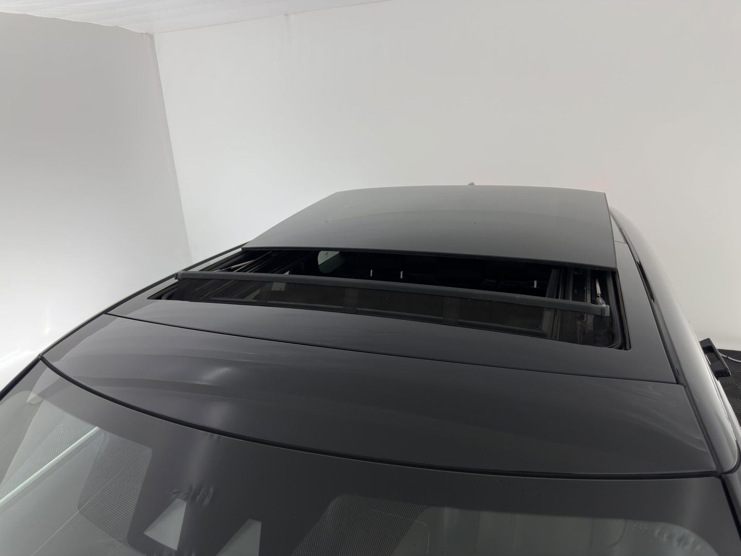 Land Rover Range Rover Evoque 2.0 D150 R-Dynamic *PANO | LUXURY-LEATHER | FULL-LED | NAVI-FULLMAP | CAMERA | KEYLESS | ECC | TOPVIEW | CARPLAY | HEATED-COMFORTSEATS | PDC | CRUISE | PRIVACY-GLASS | 20''ALU*