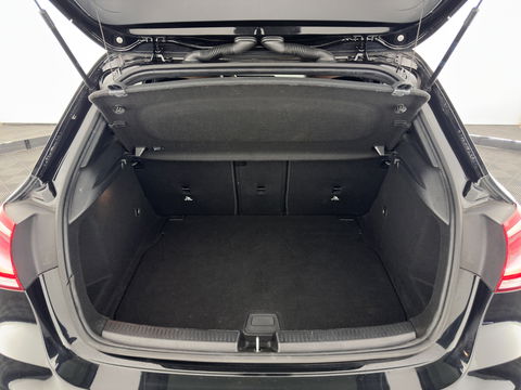 Mercedes-Benz A-Klasse 160 AMG-Sportpack Business-Solution (INCL-BTW) *WIDESCREEN-DIGI-COCKPIT | FULL-LED | LEATHER-MICROFIBRE | CAMERA | DYNAMIC-SELECT | CRUISE | HEATED-SPORTSEATS | PRIVACY-GLASS | DAB | AMBIENT-LIGHT | 18"ALU*