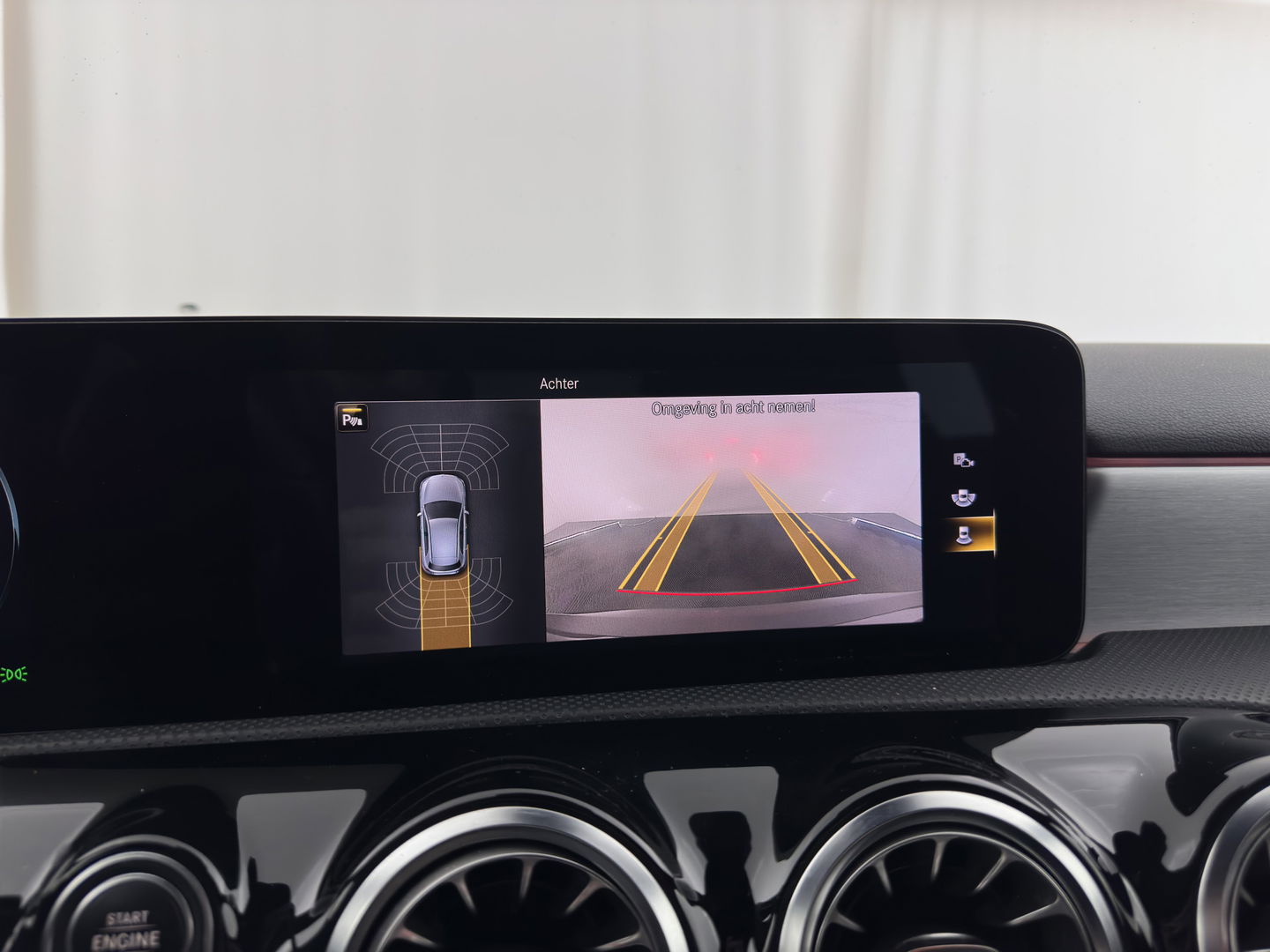 Mercedes-Benz A-Klasse 160 AMG-Sportpack Business-Solution (INCL-BTW) *WIDESCREEN-DIGI-COCKPIT | FULL-LED | LEATHER-MICROFIBRE | CAMERA | DYNAMIC-SELECT | CRUISE | HEATED-SPORTSEATS | PRIVACY-GLASS | DAB | AMBIENT-LIGHT | 18"ALU*