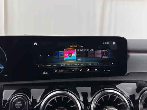 Mercedes-Benz A-Klasse 160 AMG-Sportpack Business-Solution (INCL-BTW) *WIDESCREEN-DIGI-COCKPIT | FULL-LED | LEATHER-MICROFIBRE | CAMERA | DYNAMIC-SELECT | CRUISE | HEATED-SPORTSEATS | PRIVACY-GLASS | DAB | AMBIENT-LIGHT | 18"ALU*